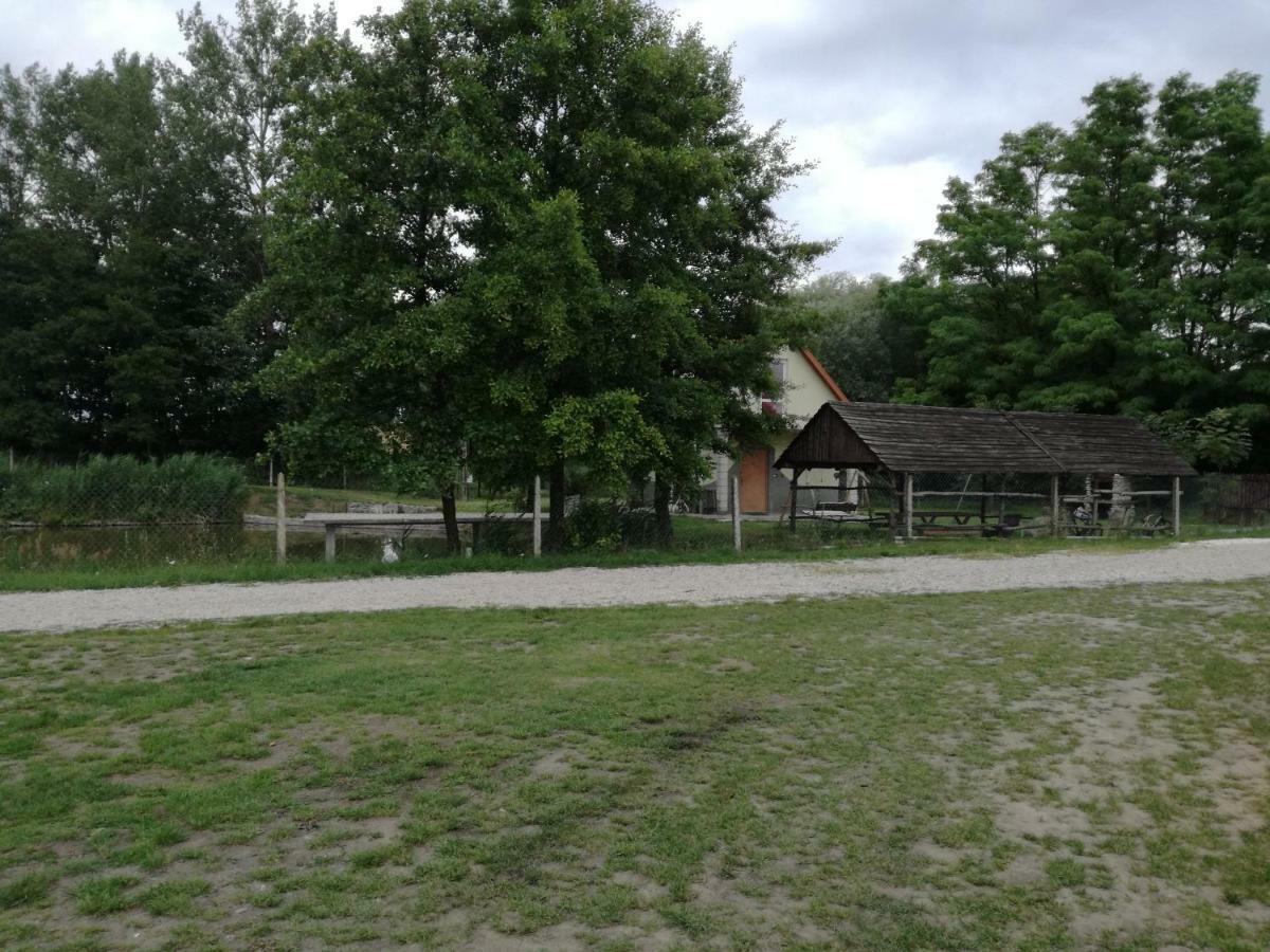 Agrowczasy Nad Stawem Gartatowice Exterior foto